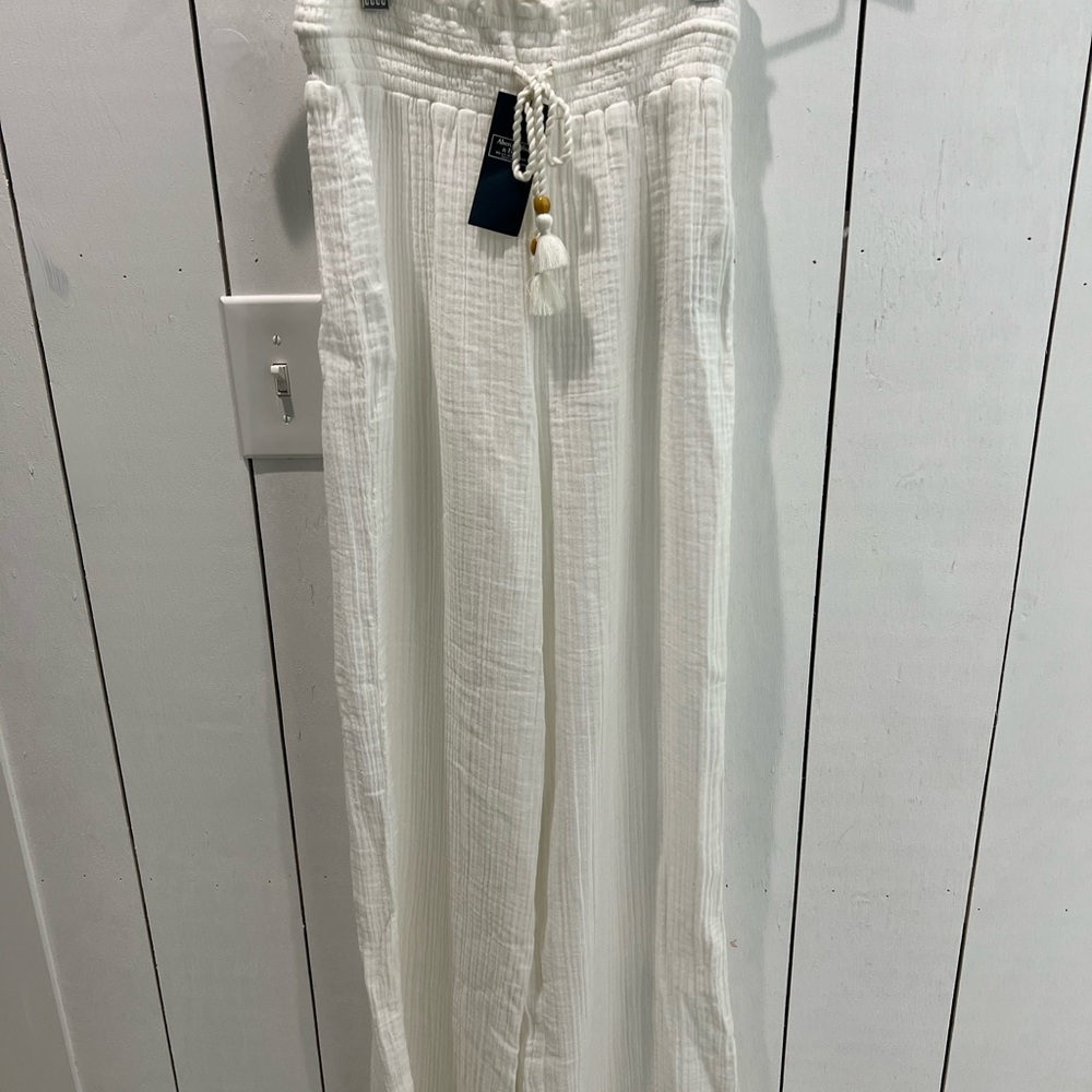 Abercrombie & Fitch White Cover-Up Pants with High-Waist and Drawstring